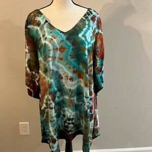 Tie-Dye V-Neck Tunic Top